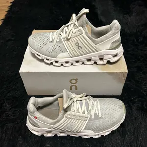 ON CLOUDSWIFT gray white running athletic training shoes sneakers  thumbnail 9
