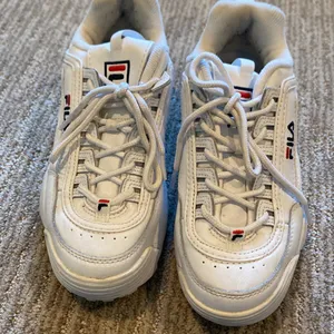 Fila tennis shoes thumbnail 2