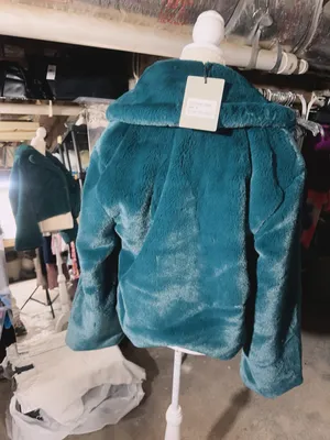 The Comfy rain + rose TEAL GREEN faux fur long sleeve jacket with pockets soft warm comfy New with tag Smoke and pets free Same day shipping Faux fur: No ANIMALS WERE HARMED IN THE MAKING OF THIS FASHION THIS GARMENT HAS BEEN HANDCRAFTED BY Rain + Rose STAFF FOR YOUR COMFORT thumbnail 4