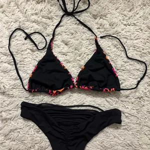 Rip-Curl Black Red and Pink Floral Beaded Bikini Set Size M thumbnail 6
