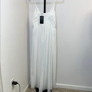 Elegant White Maxi Dress‎ thumbnail 2