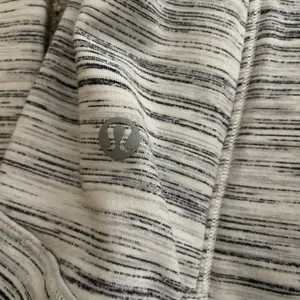 Lululemon pullover size 2 thumbnail 2