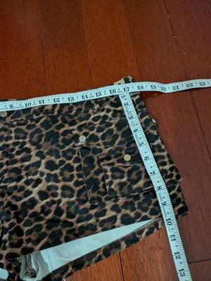 White Fox Leopard Print Low Rise Cargo Shorts Large thumbnail 4