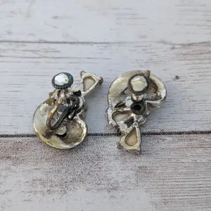 Vintage Screw On Earrings Gold Tone, Clear & White - Condition Issues thumbnail 5