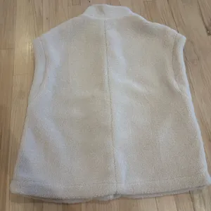 Amazon Women’s Oversized Sherpa Vest thumbnail 5
