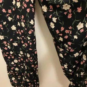 Lulus Women’s Sleeveless Tank Jumpsuit M Medium Black Print Floral Chest 38” thumbnail 2