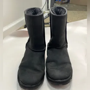 UGG Essential Short Leather Boot Sz 10 Black Water Resistant thumbnail 12