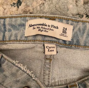 Abercrombie Curve Love 90s relaxed jean thumbnail 3