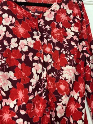 Garnet Hill Red Floral Button-Down Cardigan 100% Merino Wool Blouse Size Medium‎ thumbnail 7