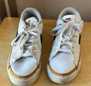 FINAL MARKDOWN Nike White Mesh Sneakers 9 thumbnail 1
