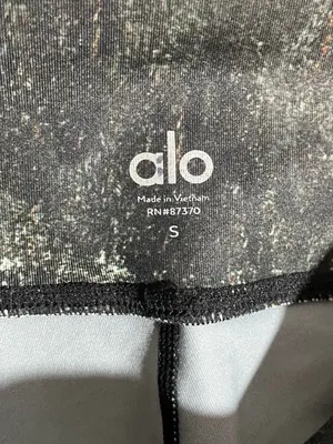 Alo Airbrush Cropped Leggings thumbnail 8