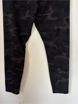 Natural Reflections Black & Grey Camo Leggings thumbnail 8