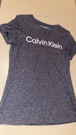 Calvin Klein Tshirt thumbnail 1