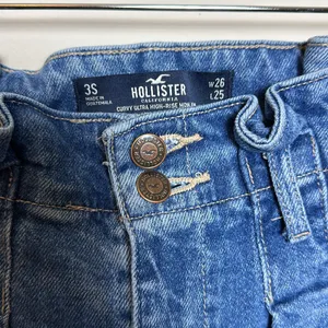 Hollister Curvy Ultra High-Rise Paper‎ Bag Mom Jeans Size 26 thumbnail 4