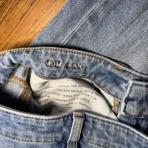 American Eagle Distressed Mom Jeans Size‎ 2 High Rise Stretch Waistband boho thumbnail 4