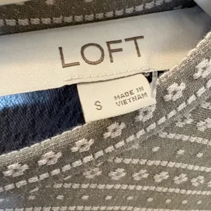 LOFT Grey White Geometric Stripe Knit Short Sleeve Dress Size S NWT‎ thumbnail 4