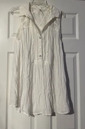 Free People Womens Lace Pintuck Sleeveless Gauze Tunic Blouse is a size Large. thumbnail 3