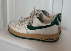 Nike Air Force 1 Women’s Sneakers Green White thumbnail 1