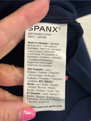 SPANX AirEssentials Brushed V-Neck Tunic
Sweatshirt thumbnail 6