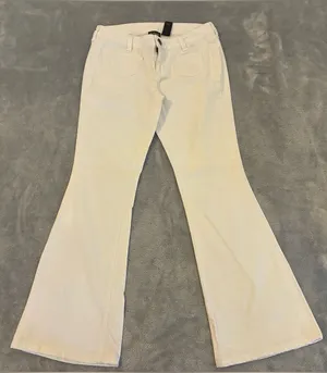 Women’s City Streets White Flared Jeans - Mid Rise Waist Wide Leg Size 7 thumbnail 1