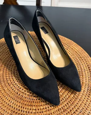 G.I.L.I.‎ Loriana Black Suede Kitten Heel Pumps Womens 8.5 M GI-LORIANA thumbnail 1