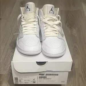 Jordan White snake skin High-Top Sneakers thumbnail 2
