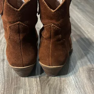 Steve Madden Chestnut Suede Ankle Boots thumbnail 3