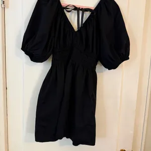 Old Navy Black Puff Sleeve Smocked Mini Dress‎ V-Neck Ribbon Medium Petite thumbnail 3