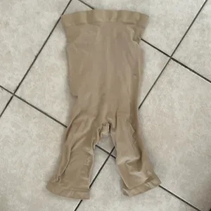 Skims Seamless Sculpt Mid Thigh Short Size XL‎ thumbnail 4