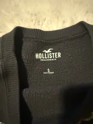 Hollister Crewneck thumbnail 2