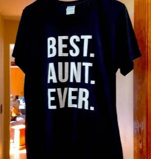 Large black t shirt with Best Aunt Ever on front. Short sleeves thumbnail 1