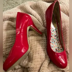 Madden Girl Candy Apple Red Patent Leather Heels Shoes - size 8 thumbnail 3