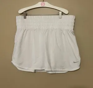 Nike Dri-Fit White Skort Womans Size XL thumbnail 1