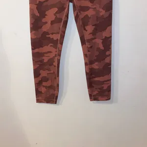 Lululemon Athletica Pink Camo High Rise Leggings Size 8 Like New thumbnail 6