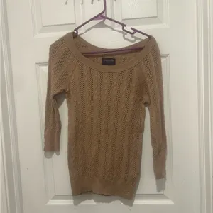 American Eagle Wool Blend Knit Sweater Tan Size XS. 3 button detail on sleeve. thumbnail 2