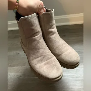 Cliffs Booties Chelsea Boots Tan Nude Beige Comfy Boots Size 7 M thumbnail 13