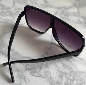 Oversize Sunglasses thumbnail 4