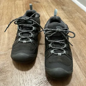 Keen | Women's Circadia Gray Leather Mesh Low Top Trail Hiking Shoes, Size 7 thumbnail 2