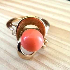Avon Coral Cabochon Gold Tone Modernist Adjustable Ring Vintage thumbnail 4