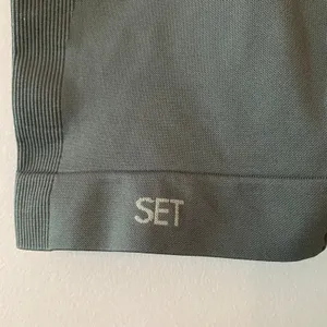 NWOT Set Active Gray Biker Compression Shorts Athletic Women's size Medium thumbnail 6