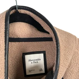 Abercrombie & Fitch Taupe Brown Sherpa Fleece Faux Leather Pullover Womens Small thumbnail 4