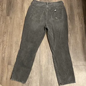 PACSUN Distressed Grey Mom Jeans Size 30 thumbnail 10