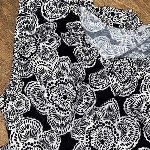 Ann Taylor LOFT size medium black & white floral top thumbnail 4