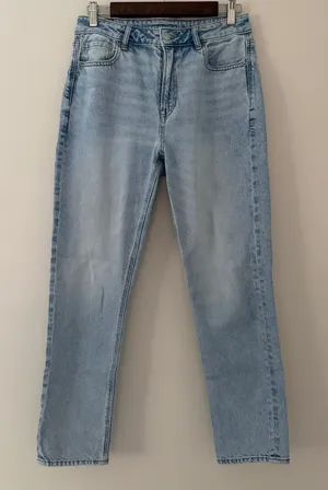 American Eagle Strigid Mom Jean Pants Light Wash High Rise Women Size 6 thumbnail 1