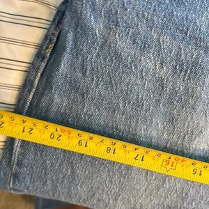 LEVIS 501/93 Button Fly Denim Waist: 34, Inseam: 27 inches thumbnail 5
