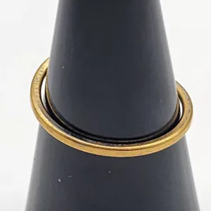 Vintage Avon Gold Tone & Black Rhinestone Ring (7.5) thumbnail 4