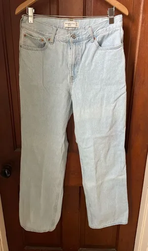 Abercrombie & Fitch women's 6R / 28 high rise loose jeans thumbnail 1