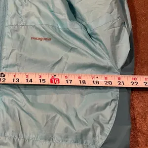 Patagonia women's sz L lightweight windbreaker jacket in aqua blue thumbnail 5