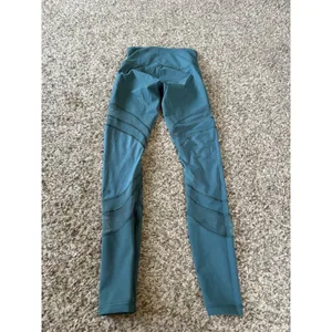 Lululemon Seek The Heat‎ Tight *28" Green Jasper Size 4 Mesh Detail thumbnail 4