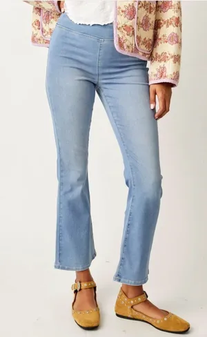 NWT We The Free In My Feelings Pull On Mid Rise Boot Crop Jeans Medium thumbnail 1